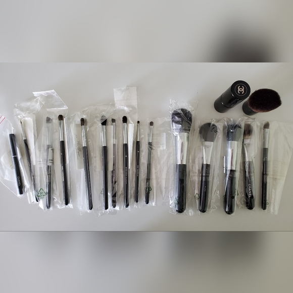 CHANEL MAKEUP BRUSHES FULL SET!!! - Picture 9 of 9